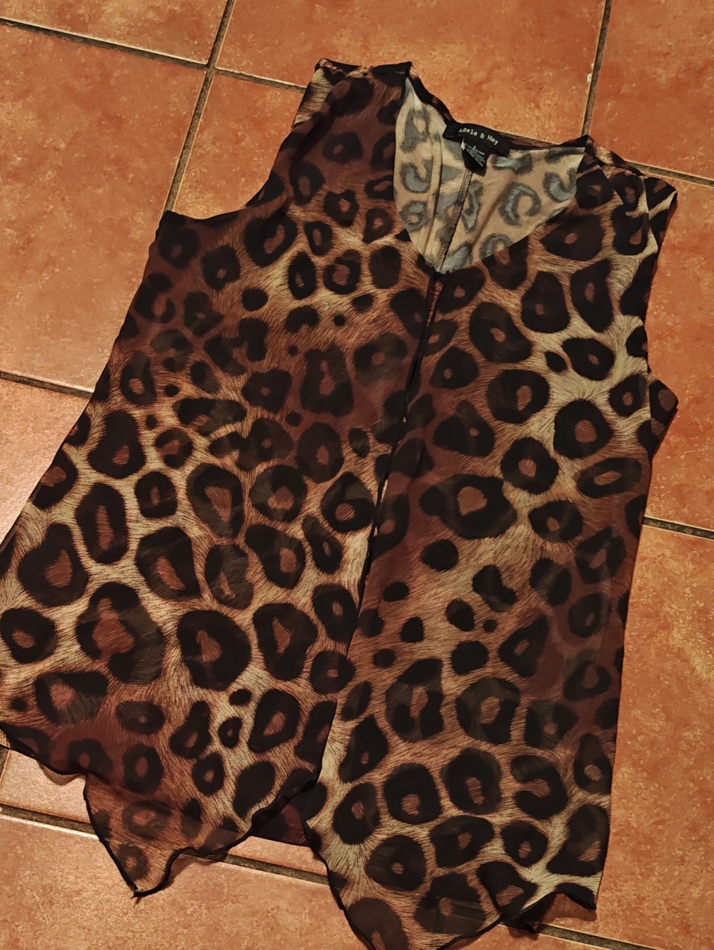 Sleeveless Leopard Print V-Neck Top - Brown